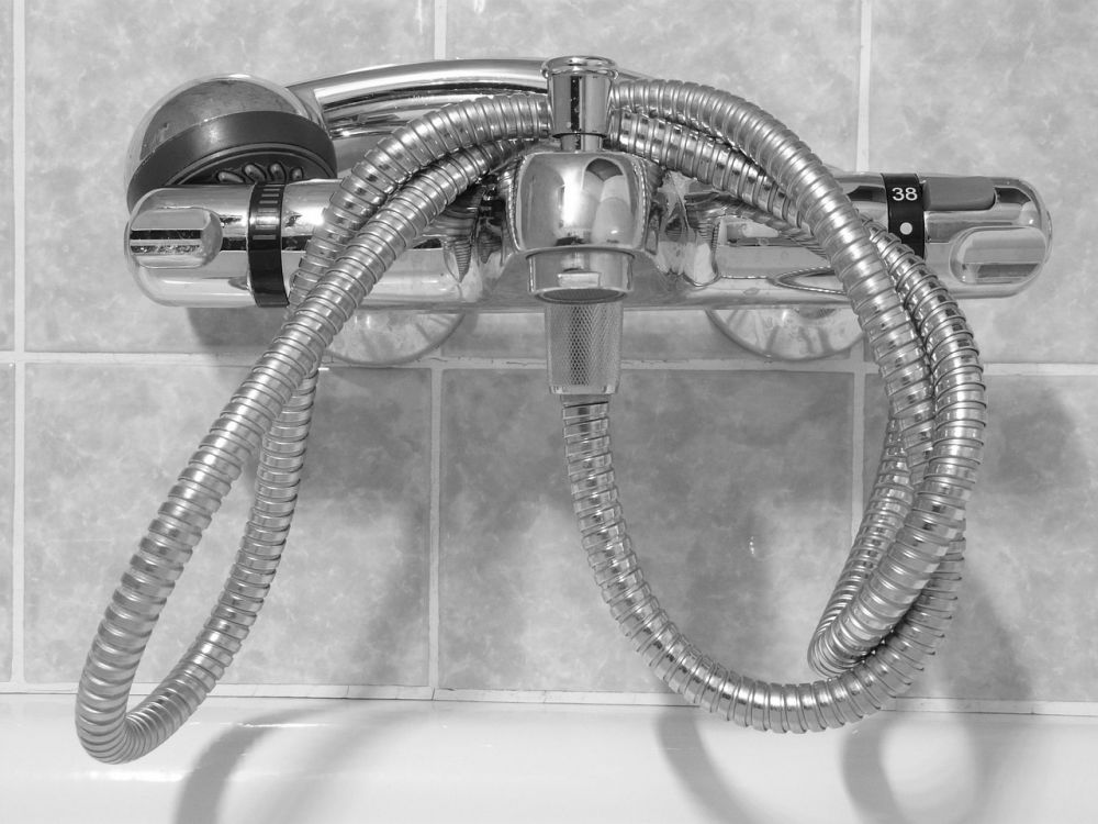 Takdusj  komfort, design og smartere vannbruk på badet